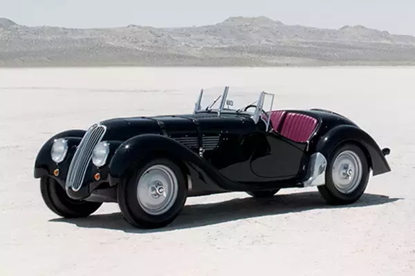 「とにかく目立つどデカイ縦型グリルは原点回帰！　ここに至るまでのBMWのデザインを振り返ってみた」の画像