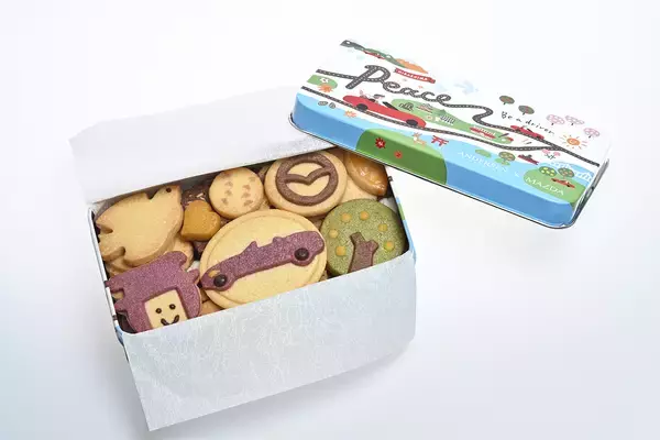 「ロードスターで広島の名所を巡る焼菓子！　マツダとアンデルセンのコラボで誕生したピースフルなクッキーを発売」の画像