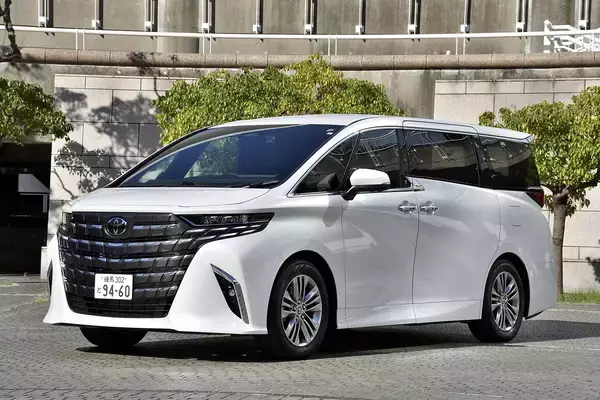 「【試乗】新型アルファードの２列目席は豪華さと快適さがヤバい！　走りも大幅進化したが一般道では少し気になる点もアリ」の画像