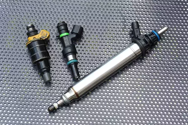 乗用車からは淘汰されたけど根強いファンはいる！　「キャブレター」ってそもそも何？
