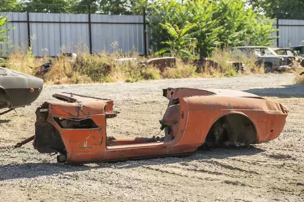 控えめにいってガラクタ……ぶっちゃけゴミだろ！　フェラーリやランボの「鉄くず」が数百万円で取引されるマニアの異常っぷり