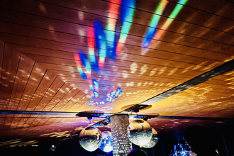 F40が新車の４倍の２億円で取引！　バカ高い自動車電話が大流行！　いまじゃ信じられないバブル時代にクルマに起こった「異常事態」