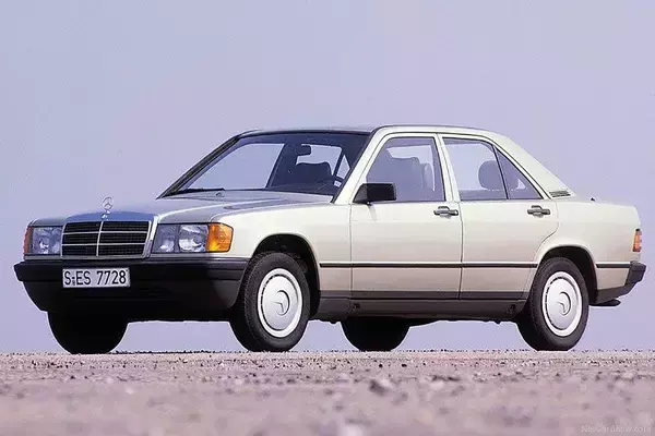 「F40が新車の４倍の２億円で取引！　バカ高い自動車電話が大流行！　いまじゃ信じられないバブル時代にクルマに起こった「異常事態」」の画像