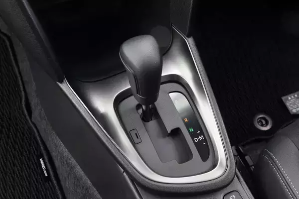 「シフトレバーを交換してパターン表記がないと違反！　じつはATも「D」や「R」が表示されないとダメだった」の画像