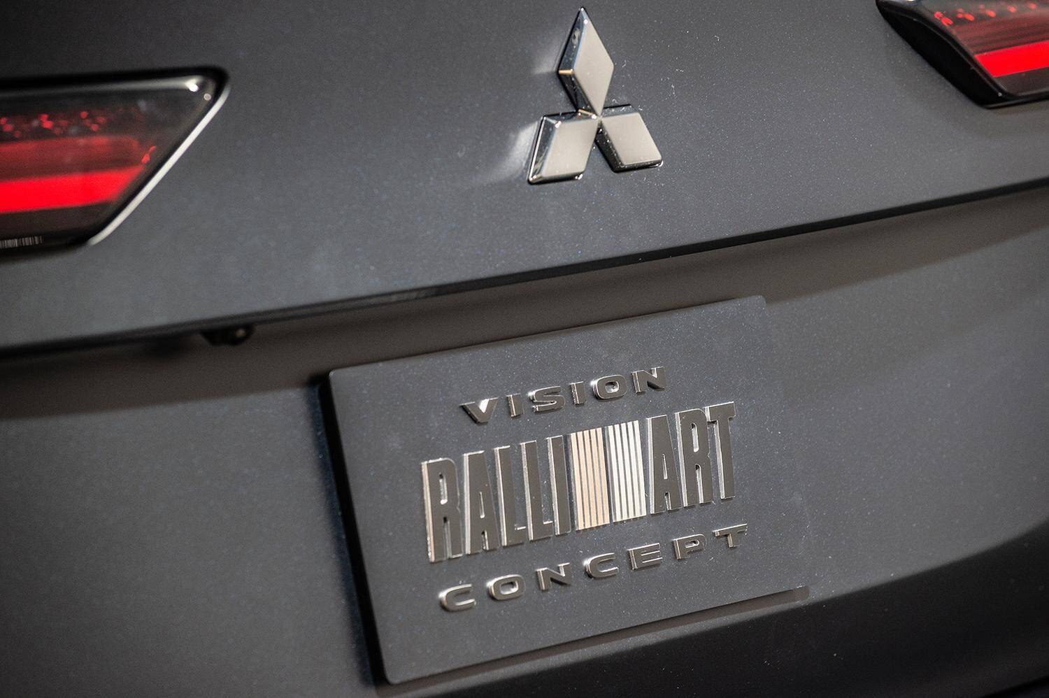 名門ラリーアート復活に大注目の軽EVも初披露！　話題のクルマがずらり揃った三菱ブース【東京オートサロン2022】