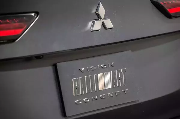 「名門ラリーアート復活に大注目の軽EVも初披露！　話題のクルマがずらり揃った三菱ブース【東京オートサロン2022】」の画像