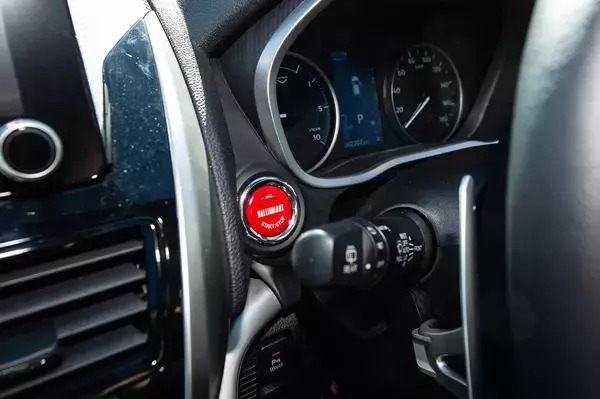 「名門ラリーアート復活に大注目の軽EVも初披露！　話題のクルマがずらり揃った三菱ブース【東京オートサロン2022】」の画像