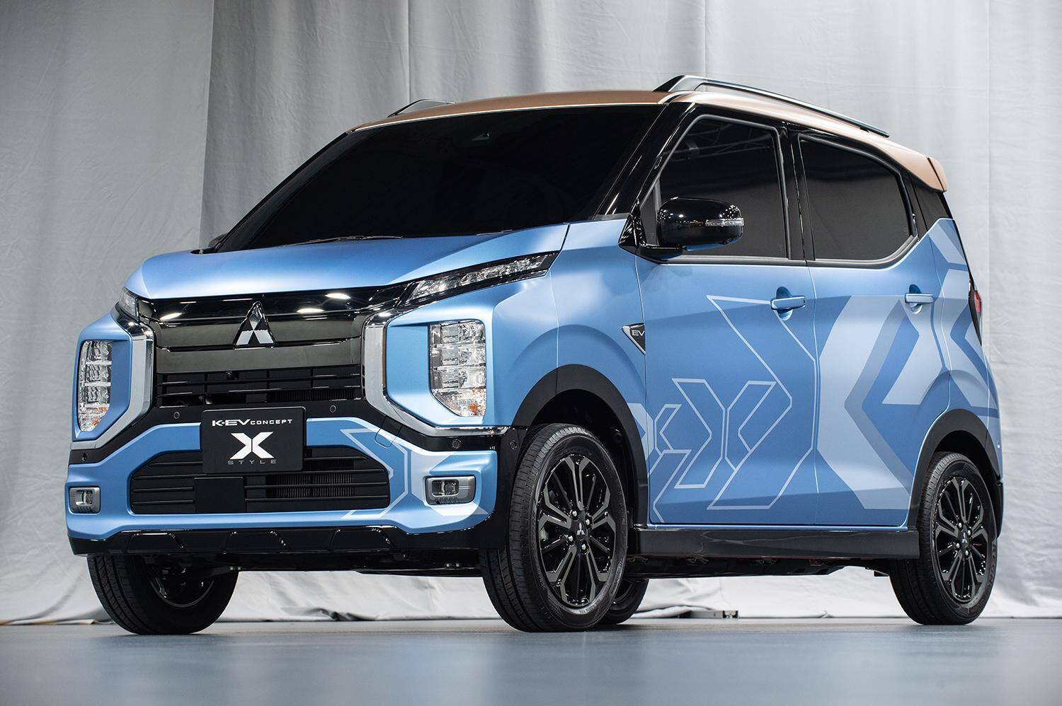 名門ラリーアート復活に大注目の軽EVも初披露！　話題のクルマがずらり揃った三菱ブース【東京オートサロン2022】