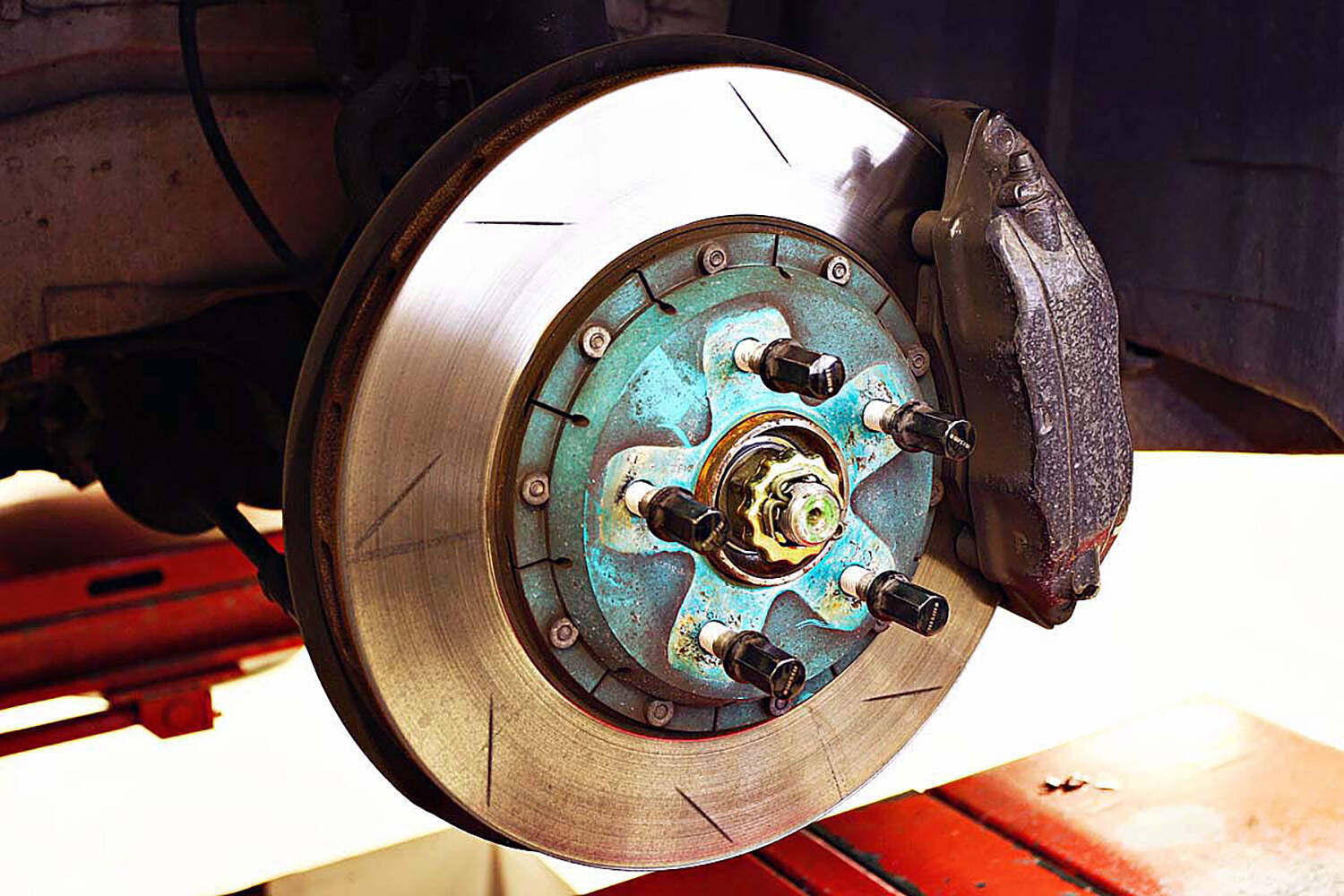 クルマがどんどん重くなるいま重要度が増すブレーキ！　じつは多種多様な仕組みや構造を一気に紹介