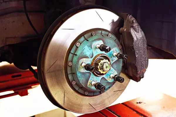 「クルマがどんどん重くなるいま重要度が増すブレーキ！　じつは多種多様な仕組みや構造を一気に紹介」の画像