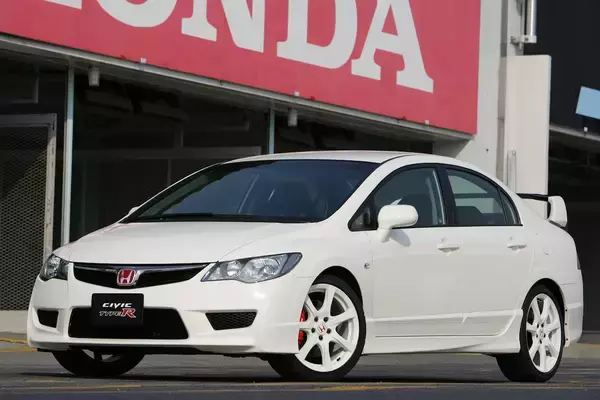 「見た目は狼！　中身は羊！　有名スポーツグレードと同じ「ガワ」の「じゃないエンジン車」３選」の画像