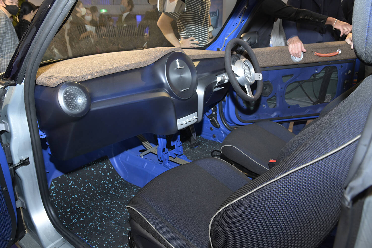 原宿にポール・スミス（本人）降臨！　コラボMINI２台を前にマシンガントークショー