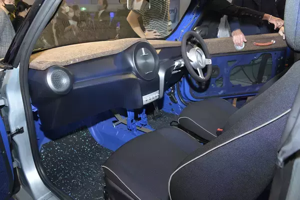 「原宿にポール・スミス（本人）降臨！　コラボMINI２台を前にマシンガントークショー」の画像