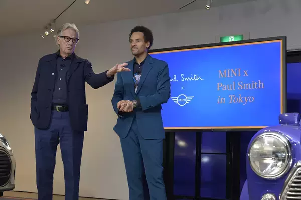 「原宿にポール・スミス（本人）降臨！　コラボMINI２台を前にマシンガントークショー」の画像