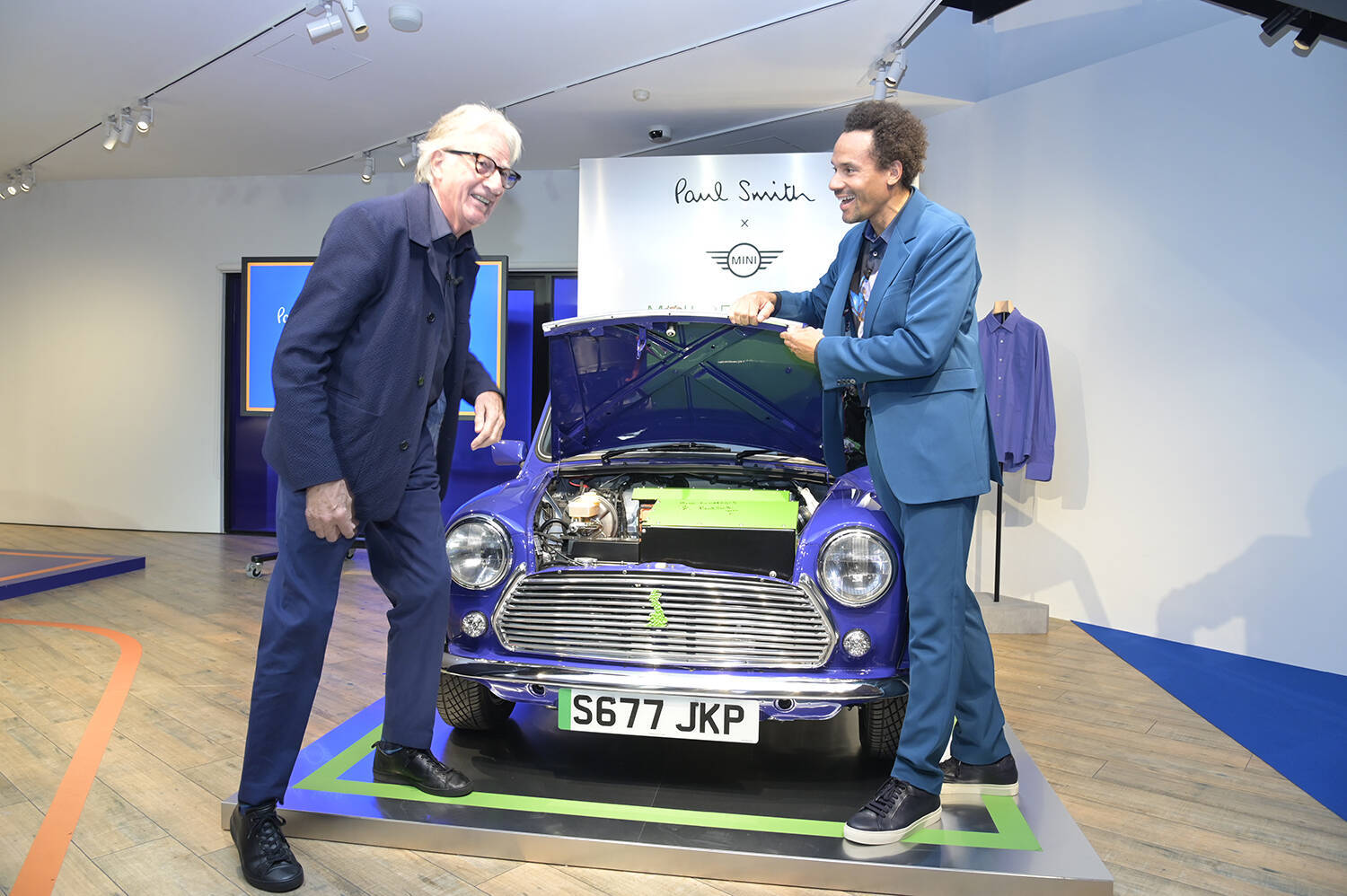 原宿にポール・スミス（本人）降臨！　コラボMINI２台を前にマシンガントークショー