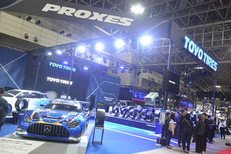 大人気タイヤ「オープンカントリー」シリーズが大集合！　真っ青に染まったトーヨータイヤブースはモータースポーツファン必見【東京オートサロン2026】