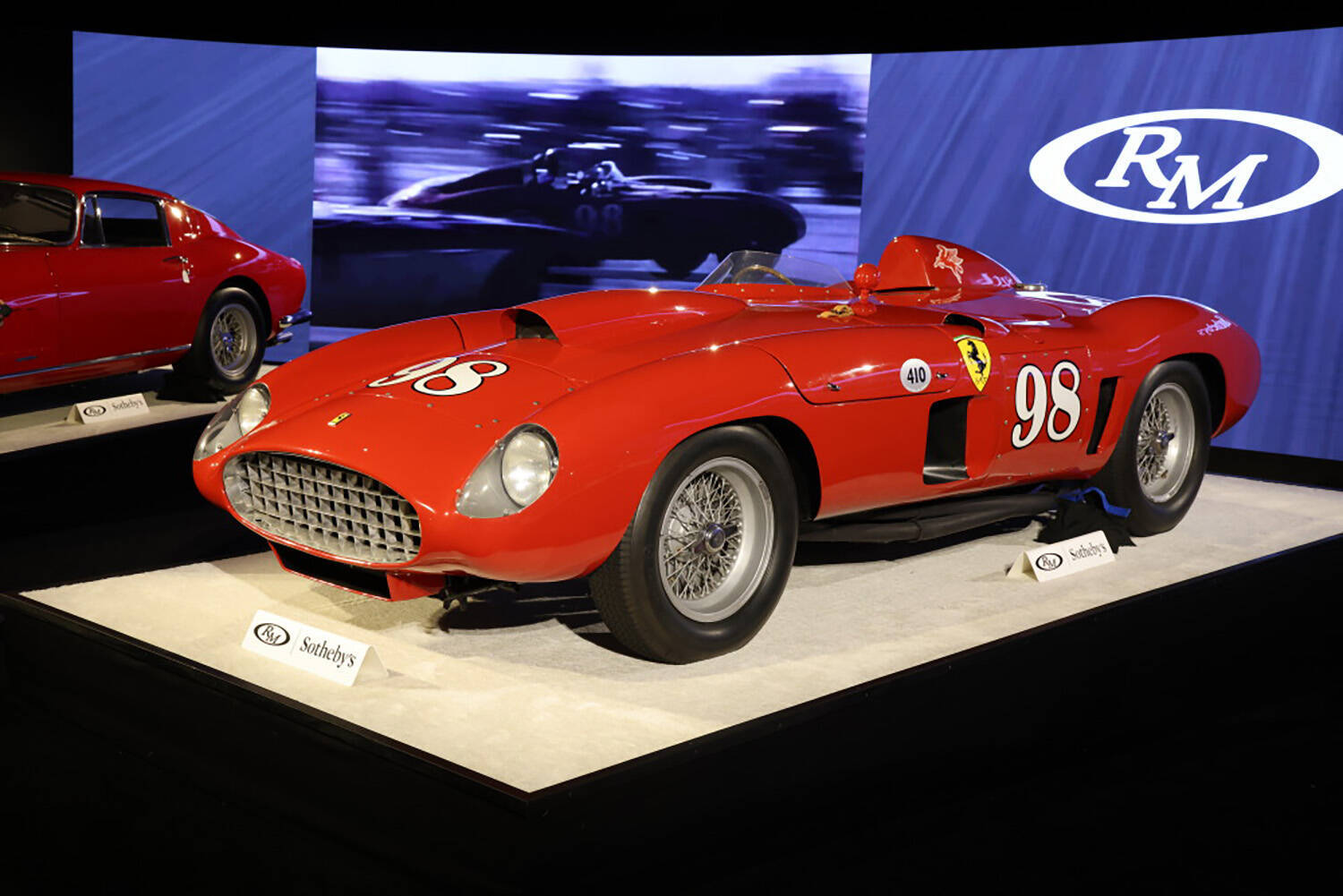 モントレーの夜は500億円が乱れ飛ぶ「クルマ好き大金持ち」の宴！　５億円のF40が可愛く見える衝撃オークションの中身