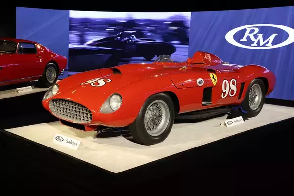 「モントレーの夜は500億円が乱れ飛ぶ「クルマ好き大金持ち」の宴！　５億円のF40が可愛く見える衝撃オークションの中身」の画像