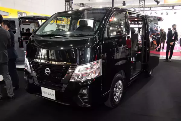 「王者ハイエースに挑戦状！　ディーラーとショップが手を組んだ３台の「俺のキャラバン」が圧巻のカッコ良さ」の画像