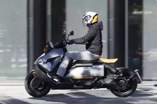 「なんとハーレーもBMWも出していた！　４輪だけじゃなくバイクもEV化が着々と進行中」の画像