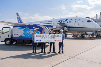 飛行機乗る前にちょっと注目してみて！　いすゞのEVトラック「エルフEV」がANAの手荷物運搬車に採用された!!