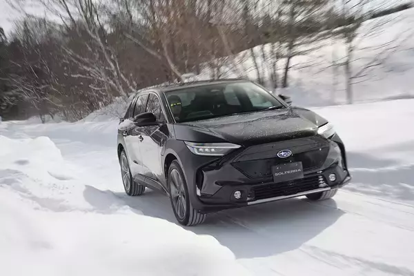 「【試乗】発売前なのにイキナリ雪道！　スバルのEV「ソルテラ」のAWDはやっぱりスバルらしさ全開だった」の画像