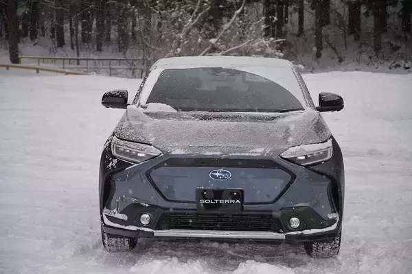 「【試乗】発売前なのにイキナリ雪道！　スバルのEV「ソルテラ」のAWDはやっぱりスバルらしさ全開だった」の画像
