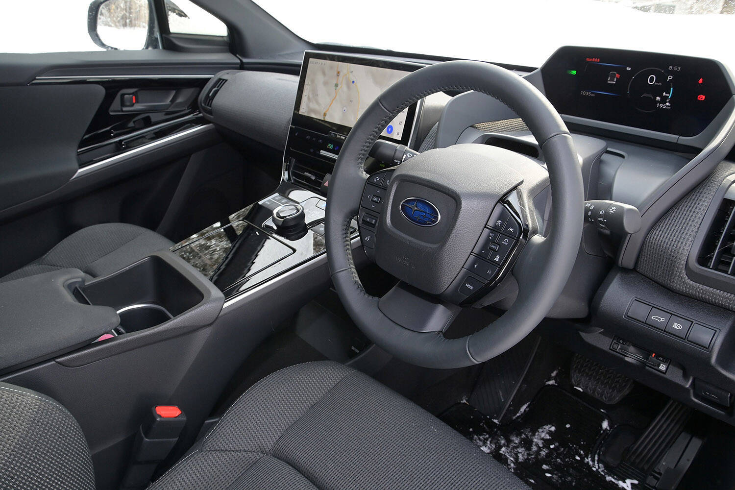 【試乗】発売前なのにイキナリ雪道！　スバルのEV「ソルテラ」のAWDはやっぱりスバルらしさ全開だった