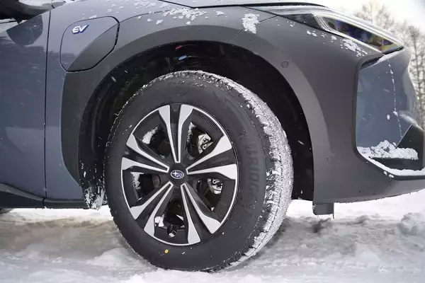 「【試乗】発売前なのにイキナリ雪道！　スバルのEV「ソルテラ」のAWDはやっぱりスバルらしさ全開だった」の画像