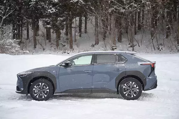 「【試乗】発売前なのにイキナリ雪道！　スバルのEV「ソルテラ」のAWDはやっぱりスバルらしさ全開だった」の画像