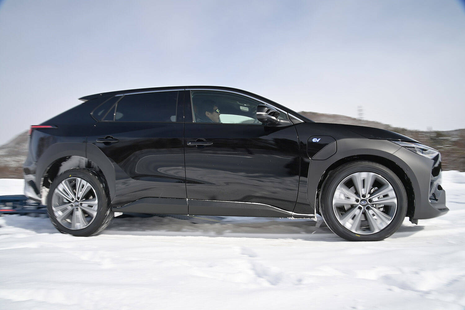 【試乗】発売前なのにイキナリ雪道！　スバルのEV「ソルテラ」のAWDはやっぱりスバルらしさ全開だった