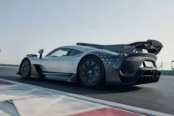 「1.6リッターだが4モーターで1000馬力オーバー！　F1技術で作られたメルセデスAMG「ONE」は異次元の中身だった」の画像