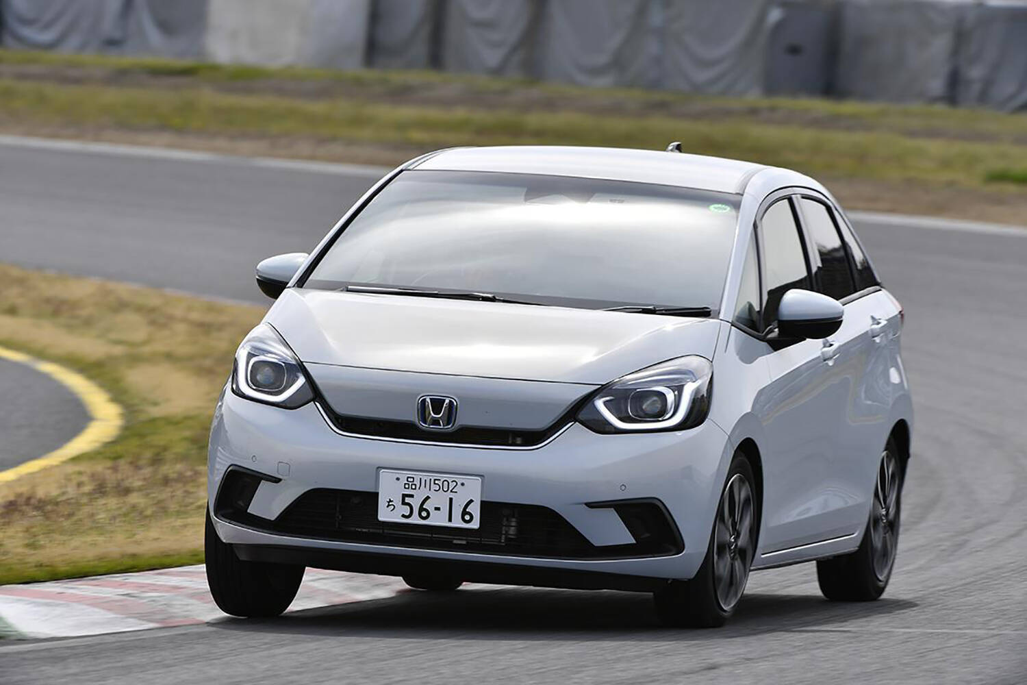 「横Ｇが凄くてさ」「Ｒがキツくて」！　クルママニア御用達の「13のアルファベット」の意味とは