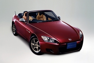 じつは日本の「タイプＳ」とは全然別モノ！　「S2000」に設定された「CR」の贅沢すぎる中身