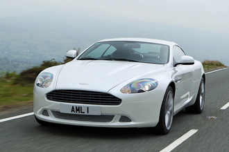 チーフデザイナーの急死で下された決断とは……美しすぎるアストンマーティン「DB9」はいかにして生まれたのか【21世紀スーパーカーFILE #020】