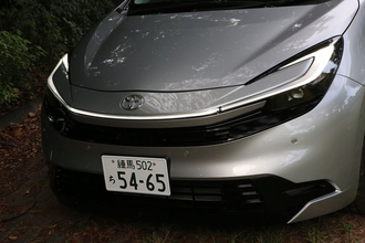 センチュリー譲りの装備で武装した「トヨタ・アクア」とライバル「日産ノートオーラ」を徹底比較！　買うならどっち？