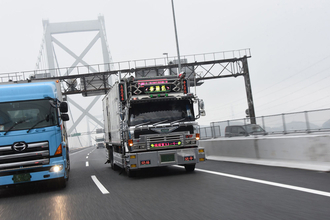 トラック野郎にとって愛車は「船」！　仕事は「航海」！　有名デコトラの3000kmにわたる大航海に密着した