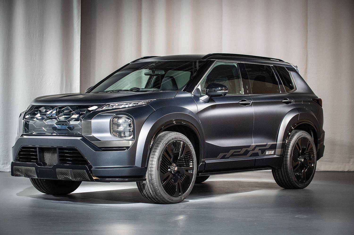 GRMNヤリス！　フェアレディZ！　シビックタイプR！　サロンで見た「市販直前」のクルマが熱すぎる