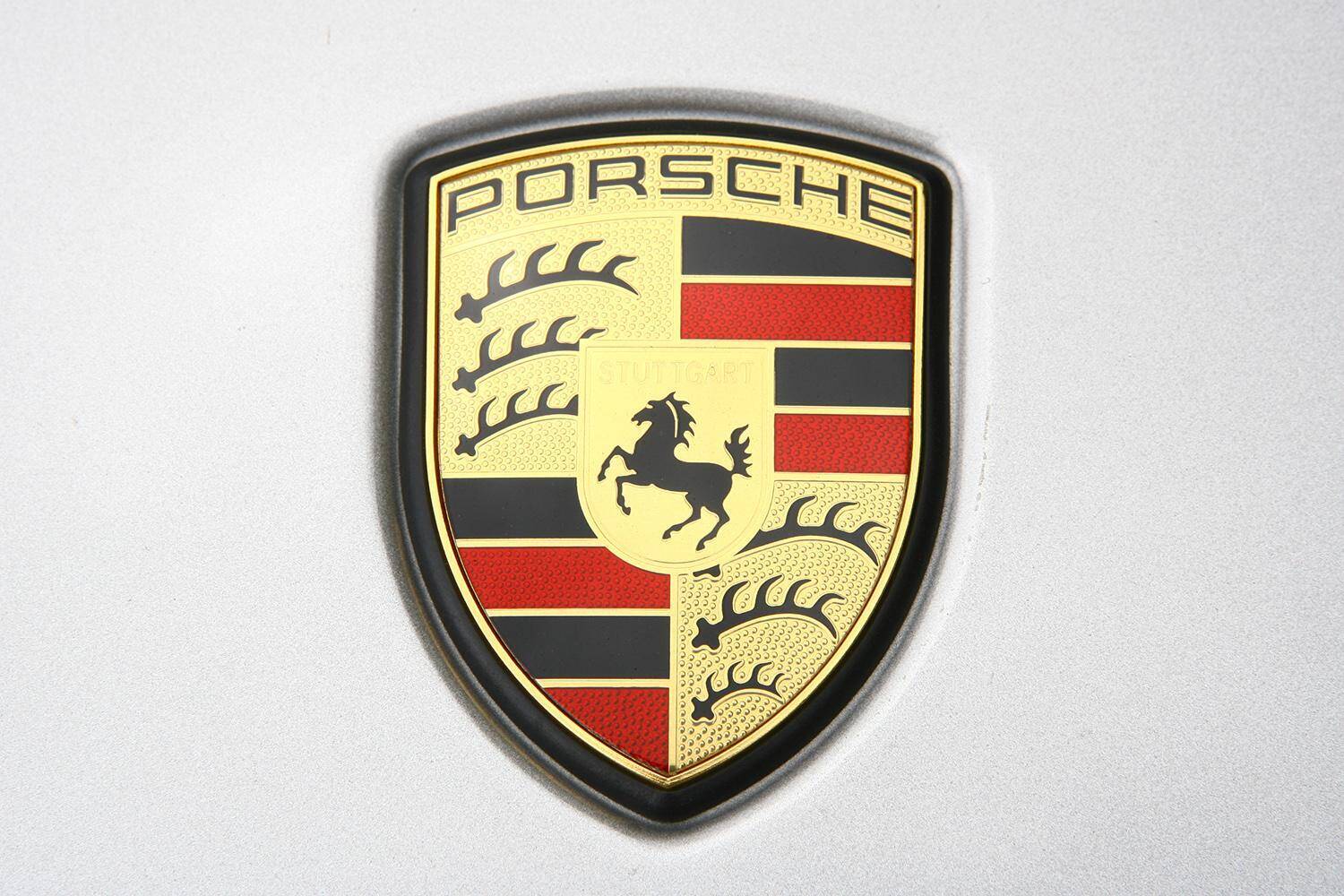 俗に言われるフェラーリの馬とポルシェの馬は「同じ馬」説が怪しい！　調べに調べてわかった「ほぼ確実」な事実とは