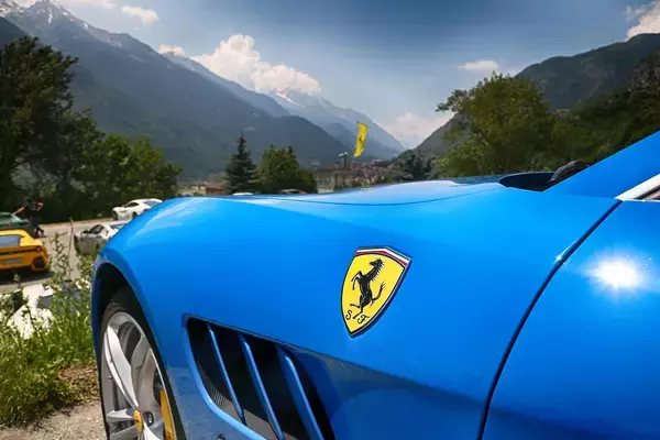 「俗に言われるフェラーリの馬とポルシェの馬は「同じ馬」説が怪しい！　調べに調べてわかった「ほぼ確実」な事実とは」の画像