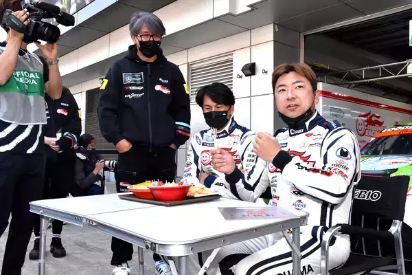 「コロナを吹き飛ばす勢いの大盛り上がり！　レース大好きな若手編集部員がスーパーGTのウラ側を覗いてみた」の画像