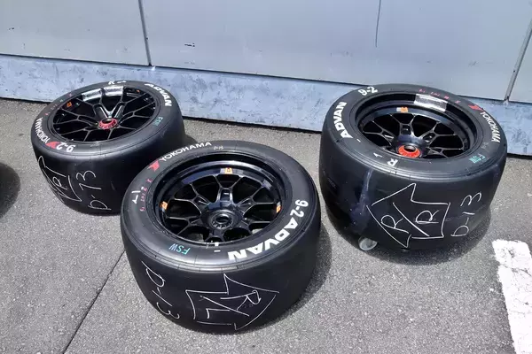 「コロナを吹き飛ばす勢いの大盛り上がり！　レース大好きな若手編集部員がスーパーGTのウラ側を覗いてみた」の画像