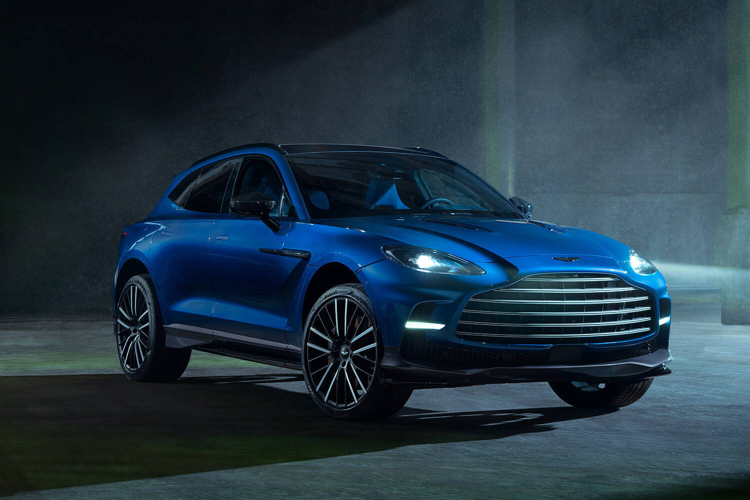 「フェラーリよ、お前もか！」　「プロサングエ」に「ロータス・エレトレ」誕生でスーパーSUVが超激戦区に