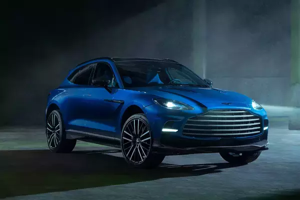 「「フェラーリよ、お前もか！」　「プロサングエ」に「ロータス・エレトレ」誕生でスーパーSUVが超激戦区に」の画像