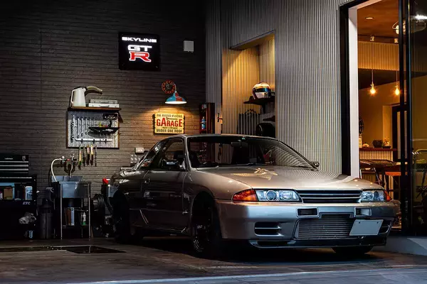 オマケでポルシェ！　ベントレーごとエレベーターで自宅へ！　自動車メーカーとコラボした世界のカーガイ向け最高級住宅のトンデモ事情