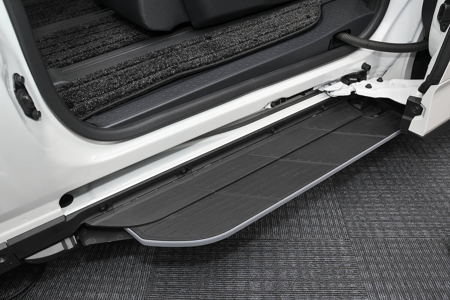 【試乗】新型ノアヴォクに乗ったら気になったのはオラ顔だけ！　世界最高のミニバンと思える走りと装備をリポートする