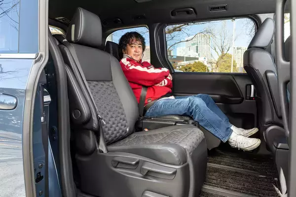 「【試乗】新型ノアヴォクに乗ったら気になったのはオラ顔だけ！　世界最高のミニバンと思える走りと装備をリポートする」の画像