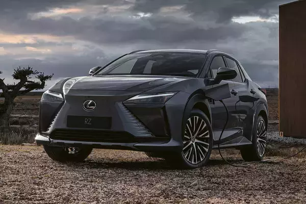 「エンジンが消える「Ｘデー」はいつ？　100%カーボンニュートラルの時期を自動車メーカーごとに探った」の画像