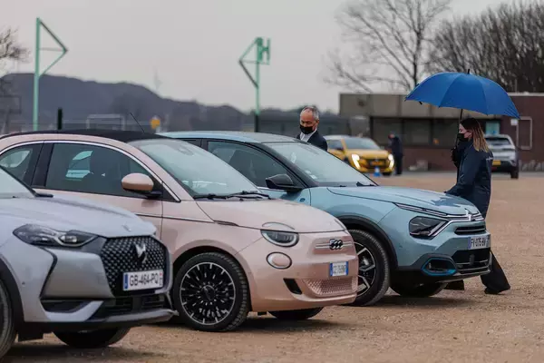 「エンジンが消える「Ｘデー」はいつ？　100%カーボンニュートラルの時期を自動車メーカーごとに探った」の画像