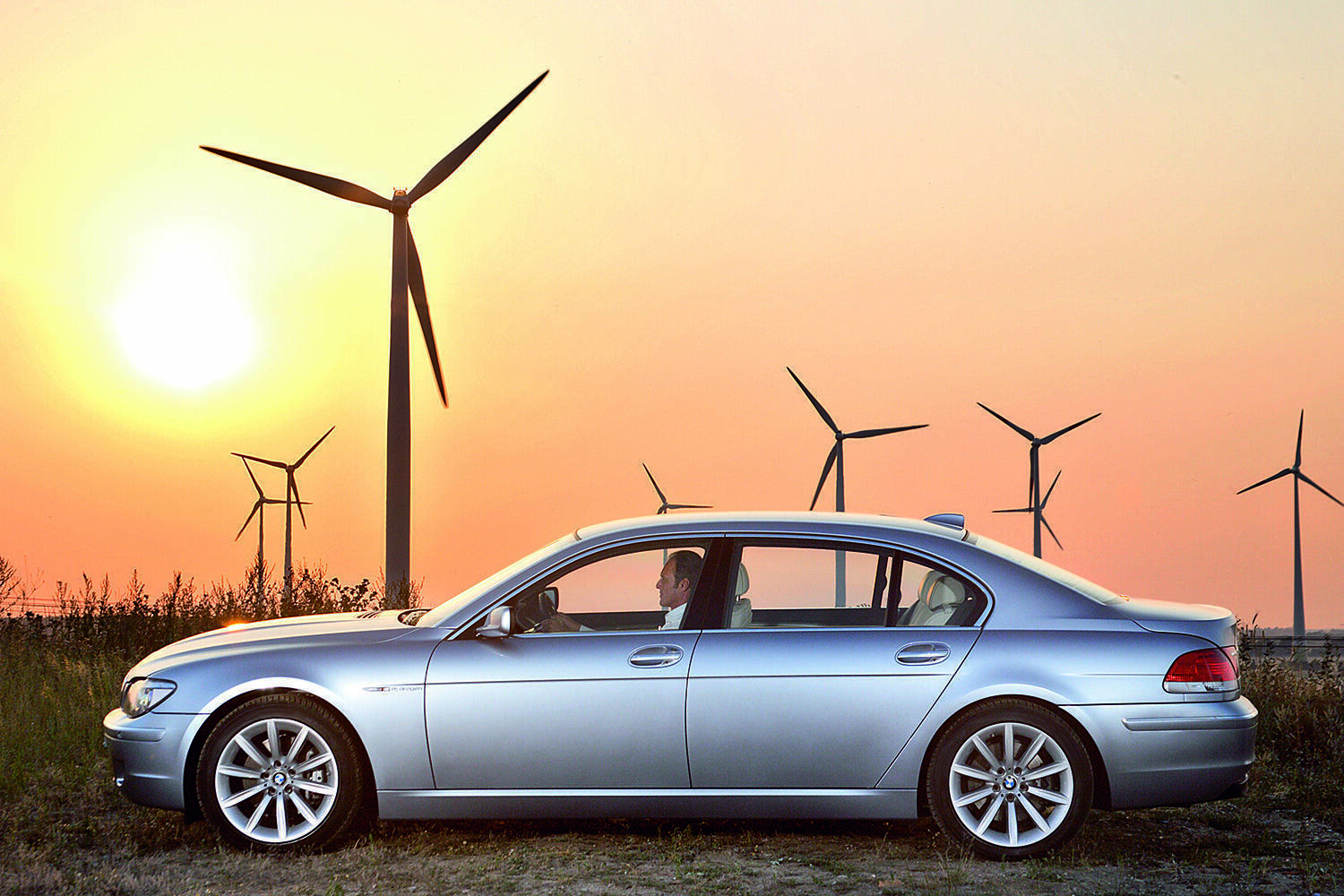 トヨタが目指す水素の携帯カートリッジ化！　それでも困難だらけの「水素社会」の実現